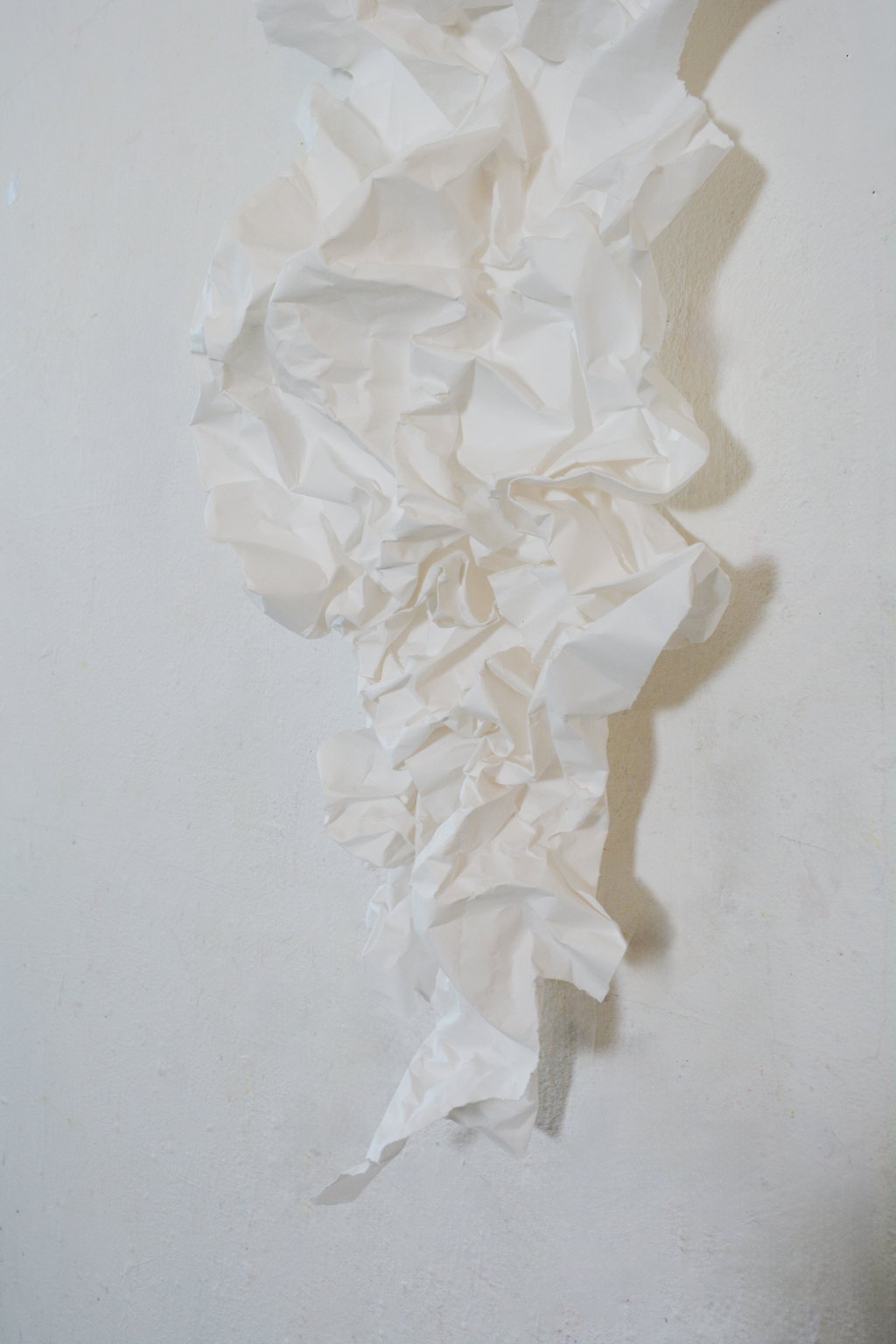 Fragile & strong, no. 06, hvid