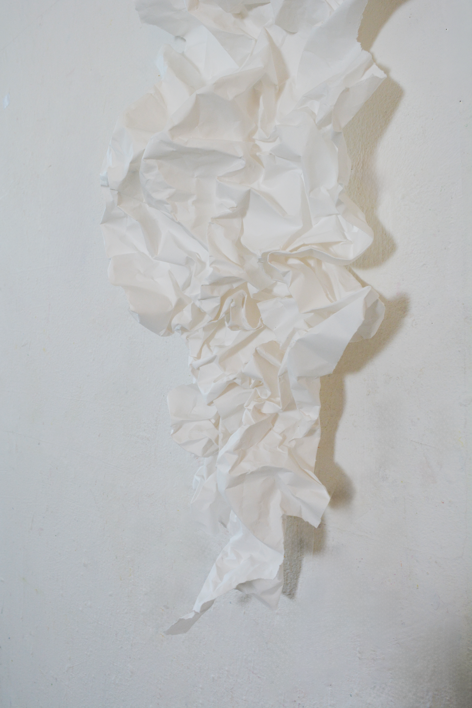 Fragile & strong, no. 06, hvid