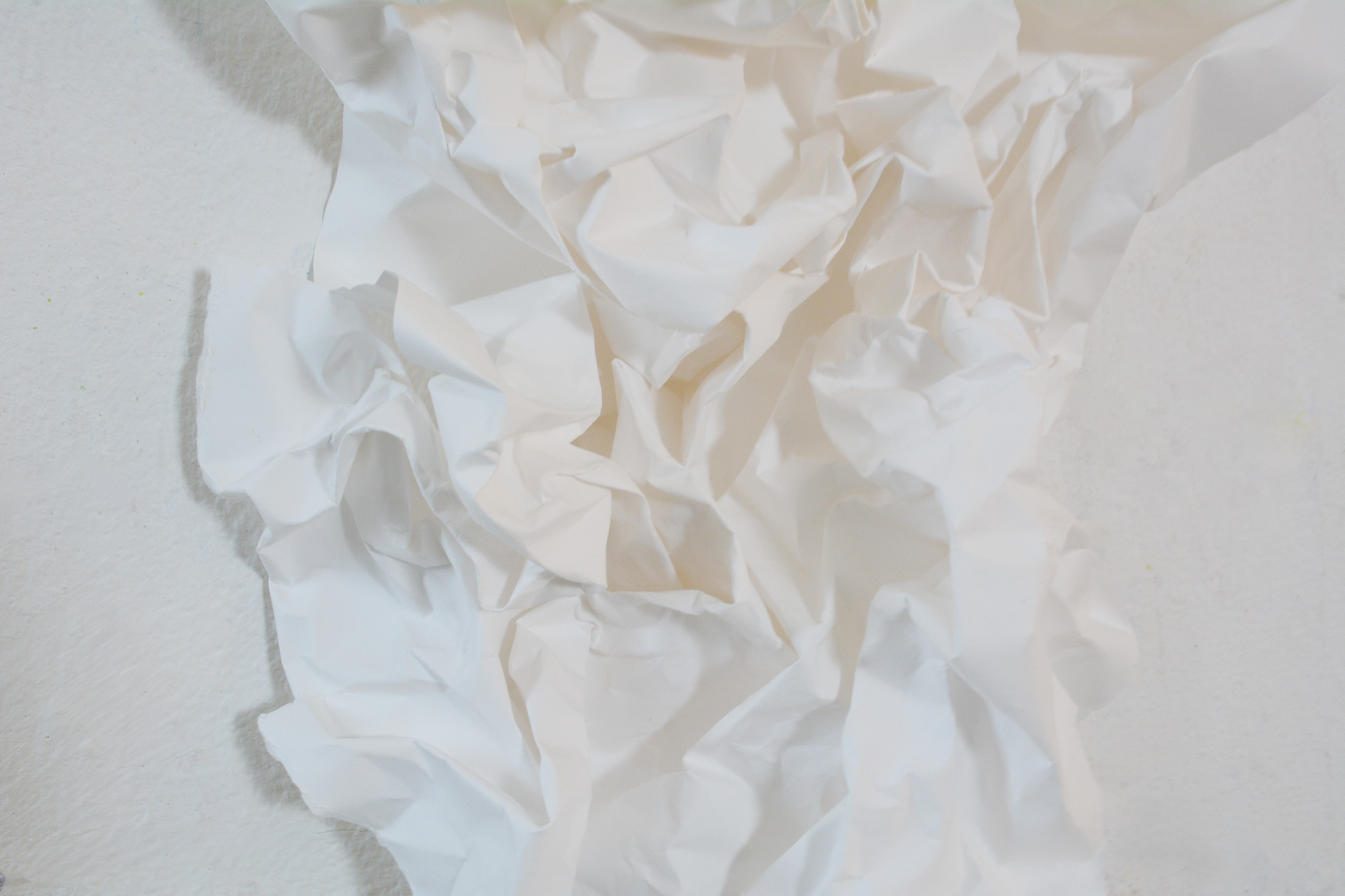 Fragile & strong, no. 06, hvid