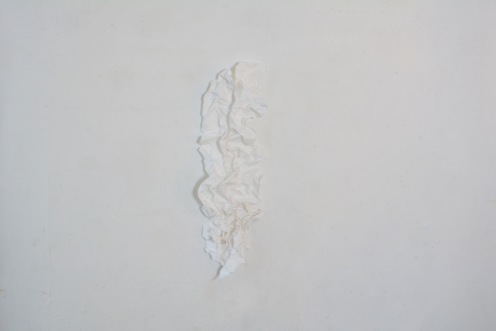 Fragile & strong, no. 06, hvid