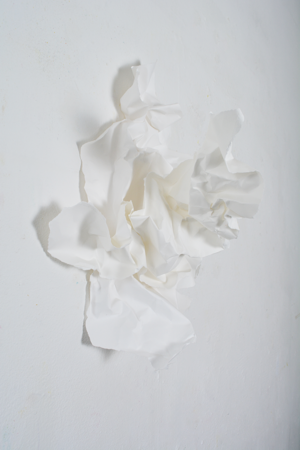 Fragile & strong, no. 07, hvid