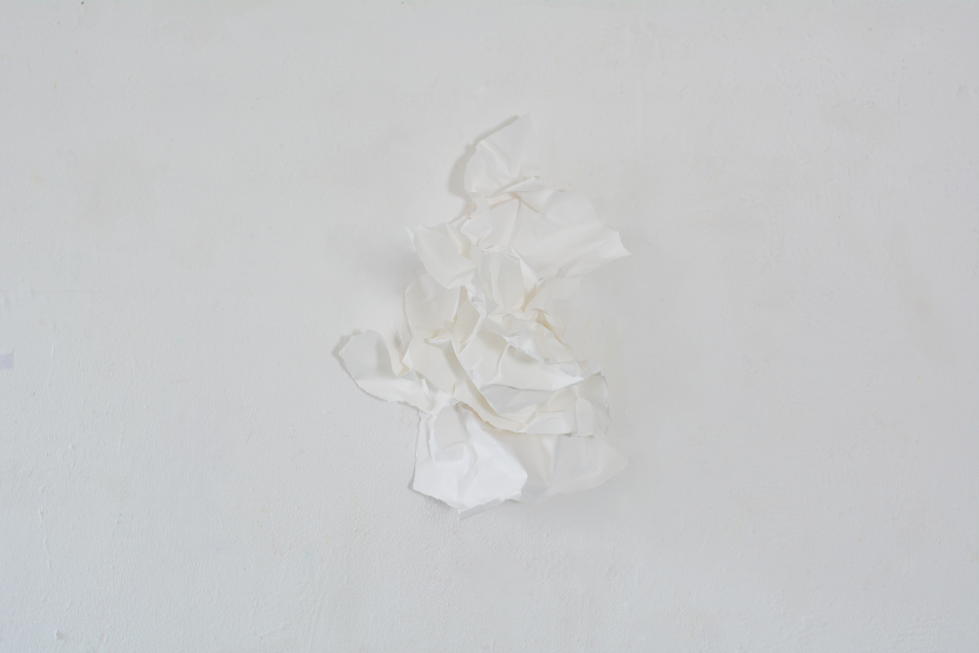 Fragile & strong, no. 07, hvid