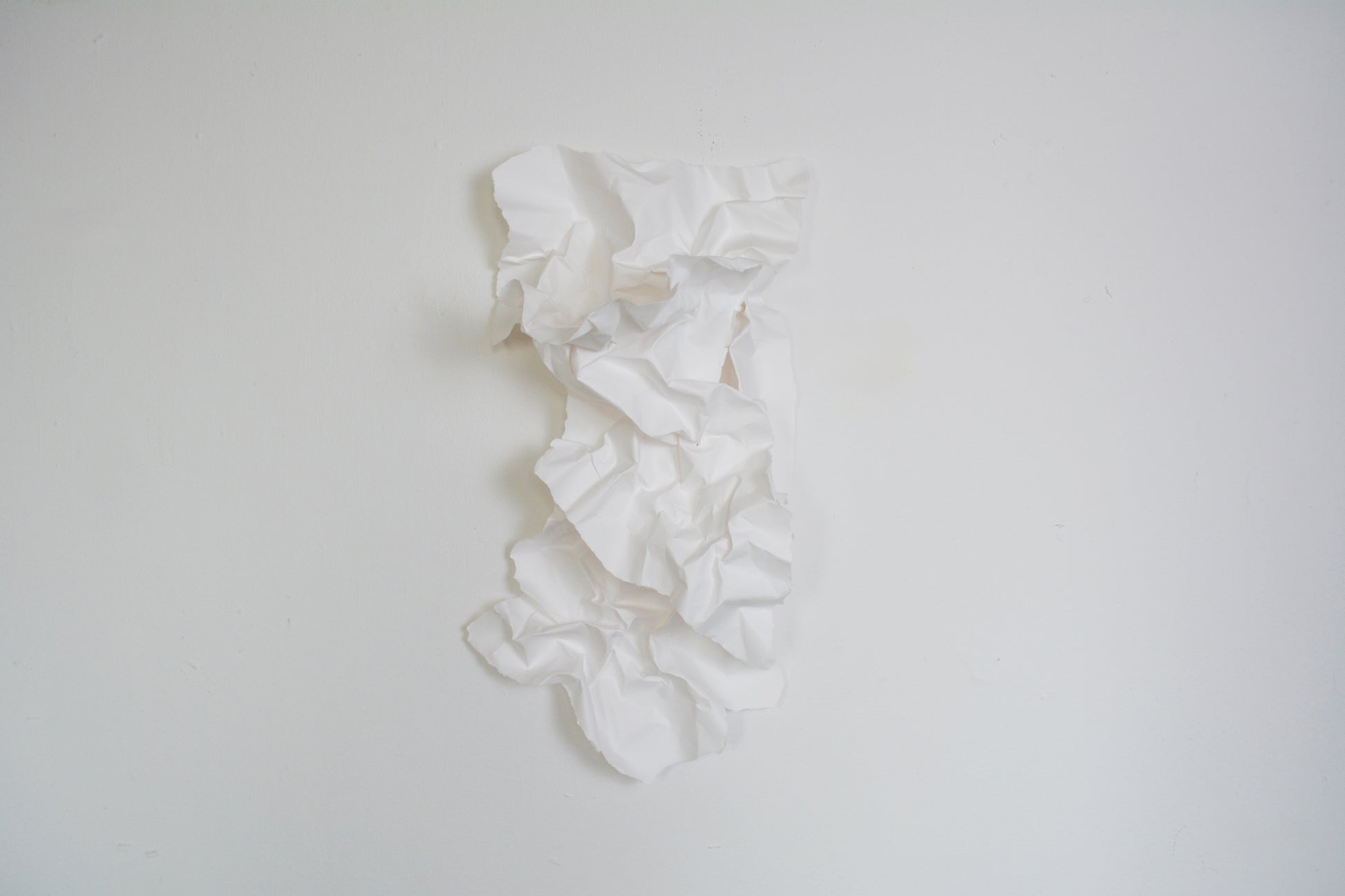 Fragile & strong, no. 02, hvid