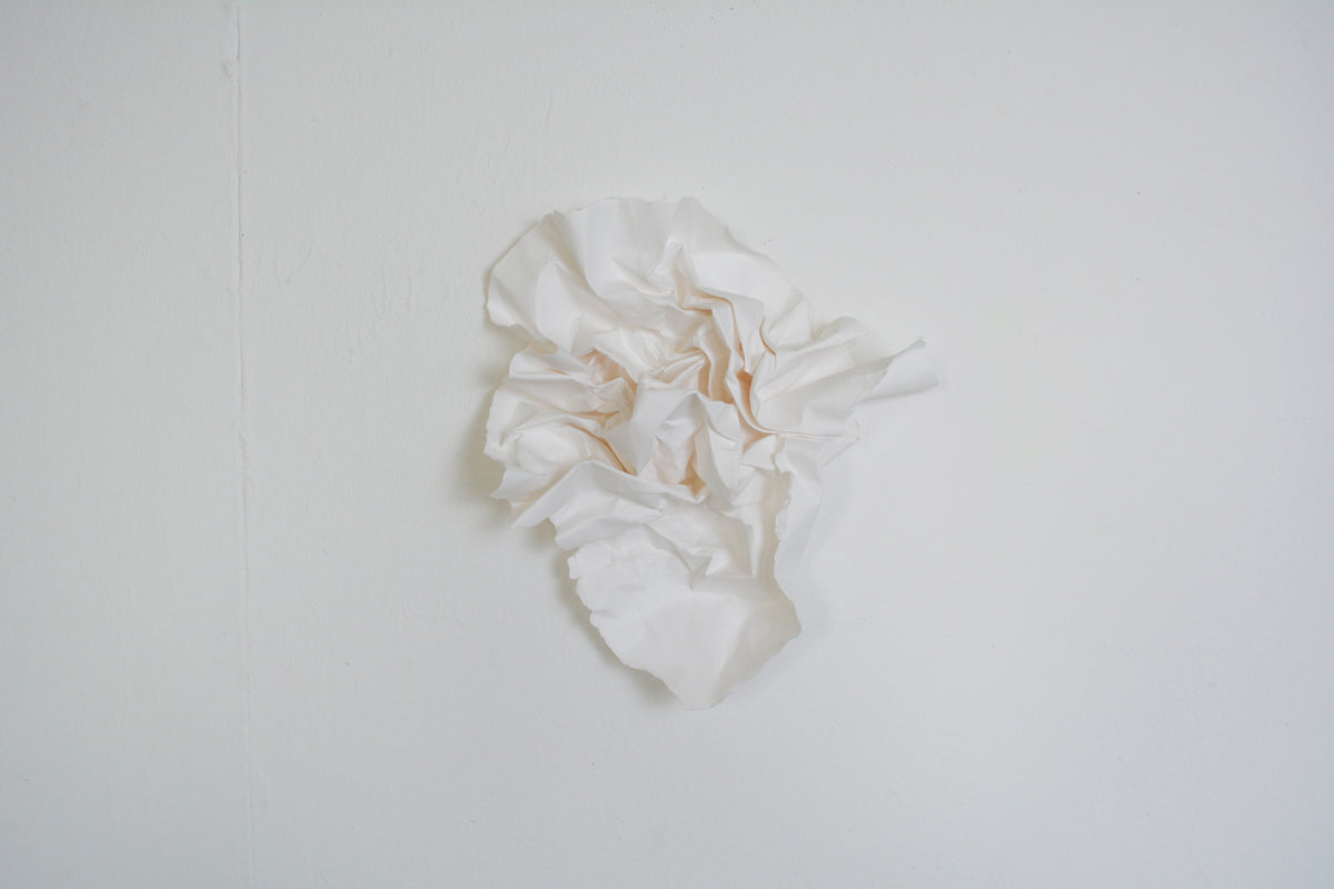 Fragile & strong, no. 04, hvid