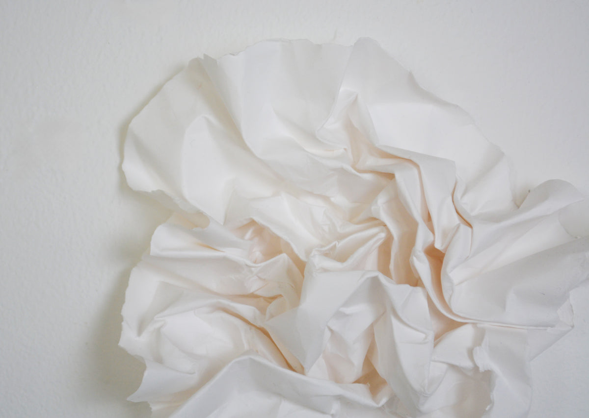 Fragile & strong, no. 04, hvid