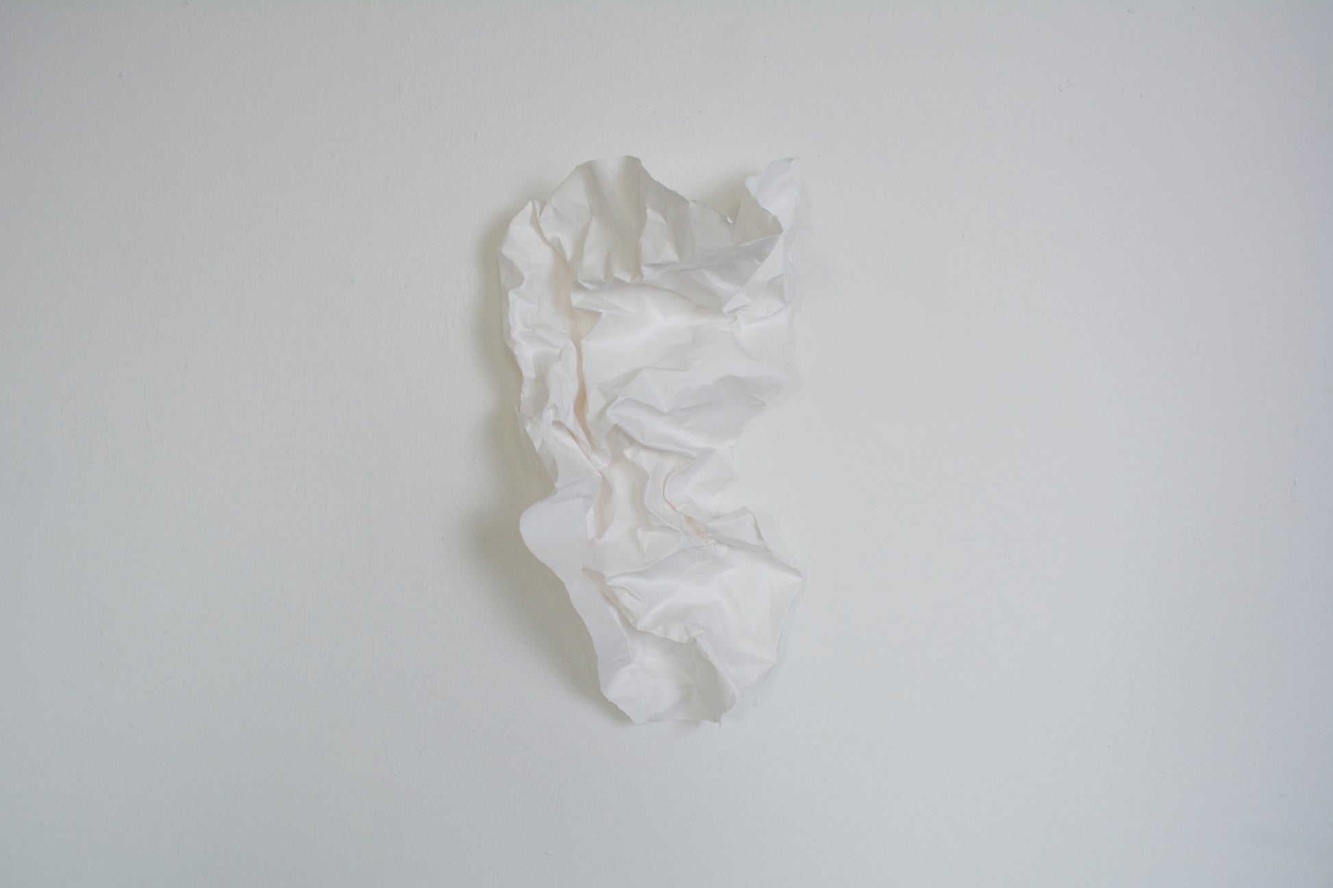 Fragile & strong, no. 01, hvid (SOLGT)